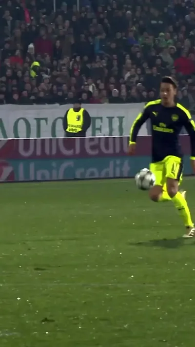 Özil AI Goal — قالبی که خودتان گل افسانهای را میزنید